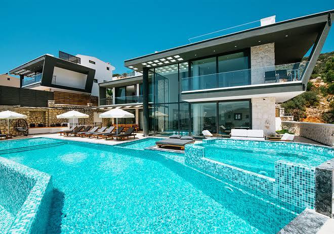 İmkanınız olsa yat tatili mi tercih edersiniz yoksa lüks bir villada mı tatil tercih edersiniz?