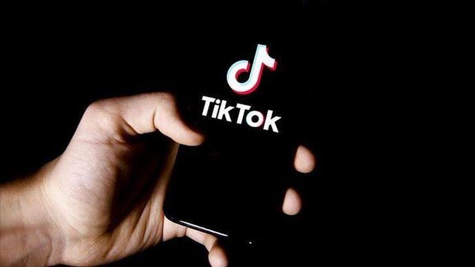 Tiktokta yayın yaptığım için kızlar benimle birlikte olmak istemiyor! Siz sosyal medyada yayın yapan biriyle  olur musunuz?