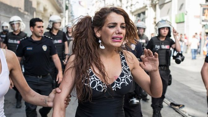 Türkiye'deki en büyük sorunlardan birisi LGBT bireylerine yapılan zulümken bazıları neden konuyu saptırmaya çalışıyor?