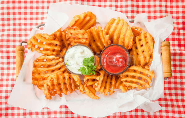 Patates kızartmasının yanına en çok yakışan sos hangisi?