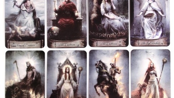 Karanlık tema tarot desteleri önerir misiniz?