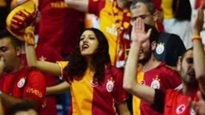 Sevgilisi ile futbol maçına giden kadın sevilesi mi, kaçılası mı?