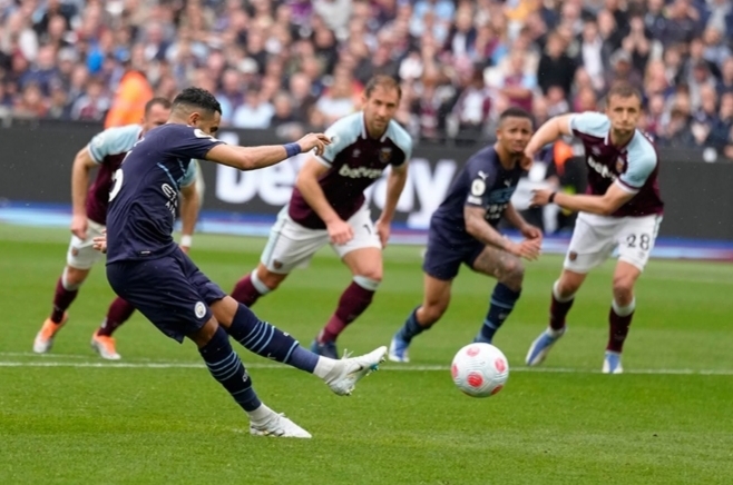 Manchester City şampiyonluk yolunda puan kaybetti, Riyad Mahrez penaltı kaçırdı. Ne düşünüyorsunuz?