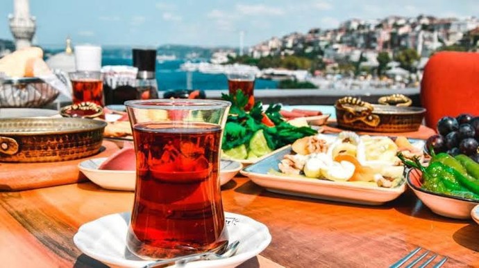 Çayı yemekle beraber mi yoksa yemekten sonra mı içiyorsunuz?