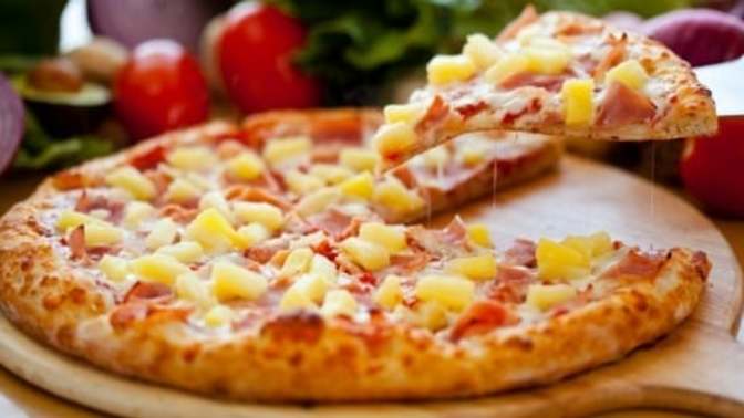 Sizce pizzanın üzerinde ananas olur mu?
