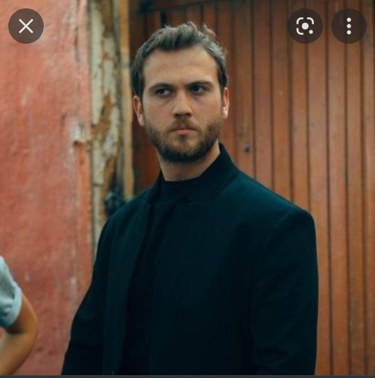 Erkeklere oversize t-shirtler mi slim fit t-shirtler mi daha çok yakışıyor?