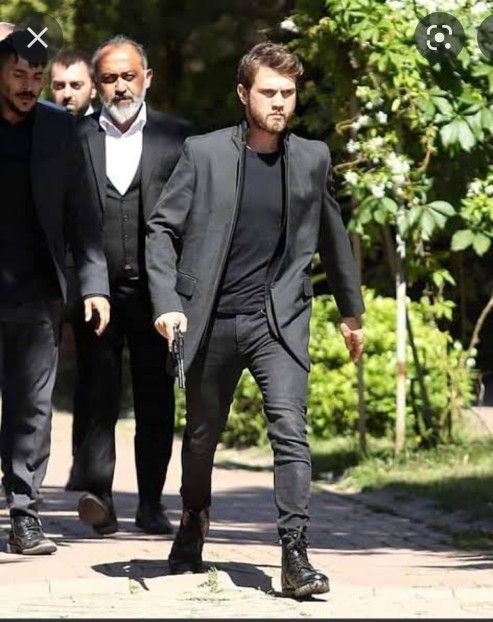 Erkeklere oversize t-shirtler mi slim fit t-shirtler mi daha çok yakışıyor?
