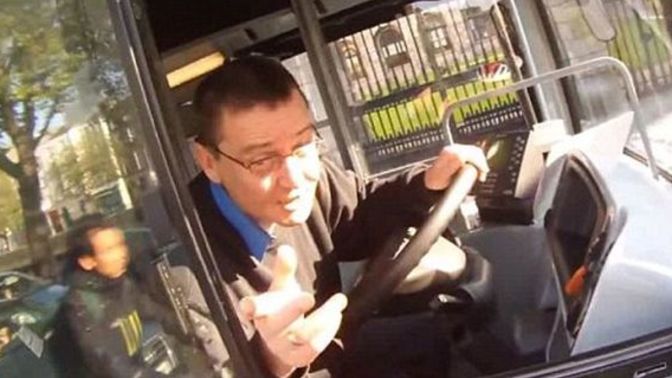 Psikolojisi bozulan şoför kontak kapattı! Otobüste olsaydınız şoföre kızar mıydınız?