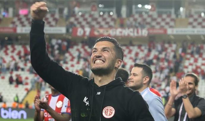 Avrupanın 5 büyük ligi ve Süper Ligde son 15 maçtır kaybetmeyen 3 takım var! Liverpool, Milan ve Antalyaspor! Ne düşünüyorsunuz?