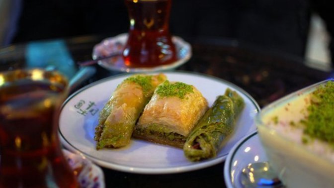 Tatlının yanında en iyi hangi içecek gider?