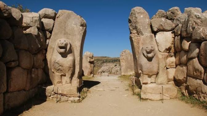 Gittiğiniz tatil bölgesinde müzeleri, tarihi eserleri, camileri gezer misiniz?