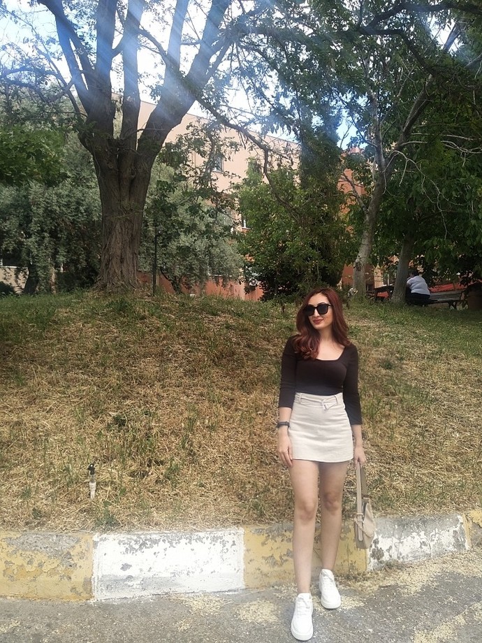 Yazın renkli giyinmeyi mi yoksa siyah giyinmeyi mi tercih edersiniz?