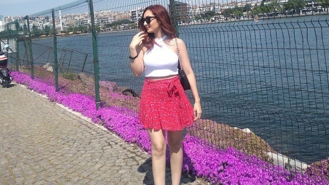 Yazın renkli giyinmeyi mi yoksa siyah giyinmeyi mi tercih edersiniz?
