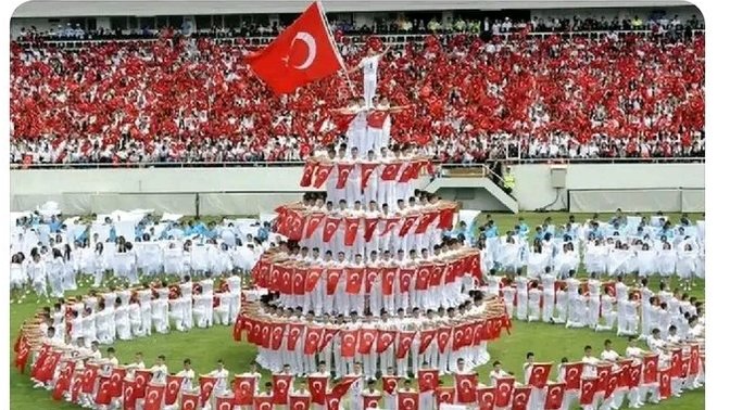 Bir zamanlar milli bayramlarımız böyle kutlanırdı. Özlüyor musunuz o günleri?