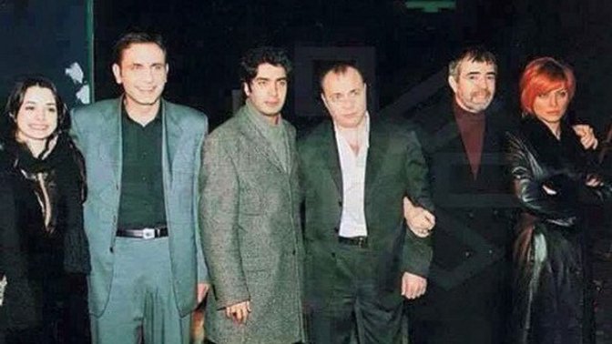 Kurtlar Vadisi mi yoksa Ezel mi sizin izlemeyi sevdiğiniz yapım hangisi?