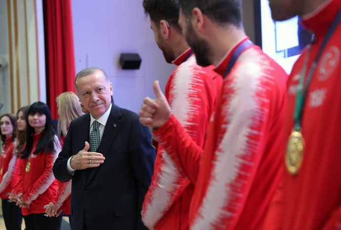 Erdoğan gençlere hayallerinizden asla vazgeçmeyin diye seslendi?