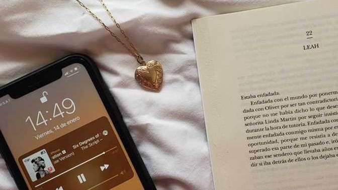 Kitap okurken mesaj gelse bakar mısınız?