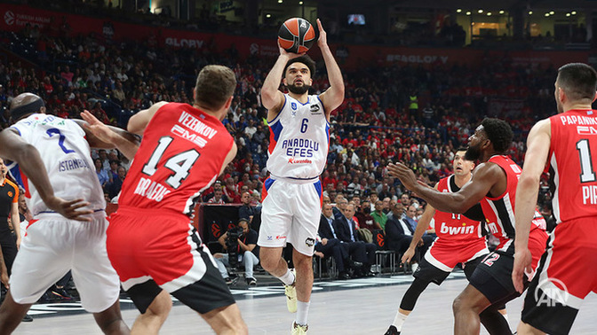 Anadolu Efes 77 - 74 Olympiakos: Gururumuz, Euroleague'de finale kaldı! Maçı nasıl buldunuz?