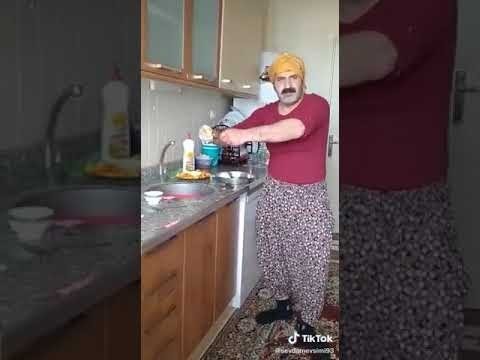 Bir erkeği temizlik yaparken görseniz güler misiniz?