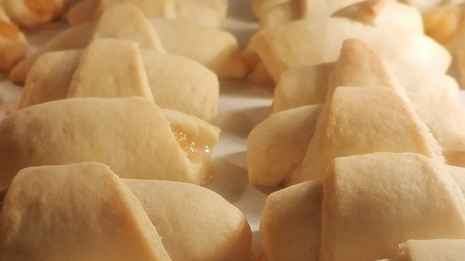 Çayın yanına ne alırsınız, poğaça mı, elmalı kurabiye mi?