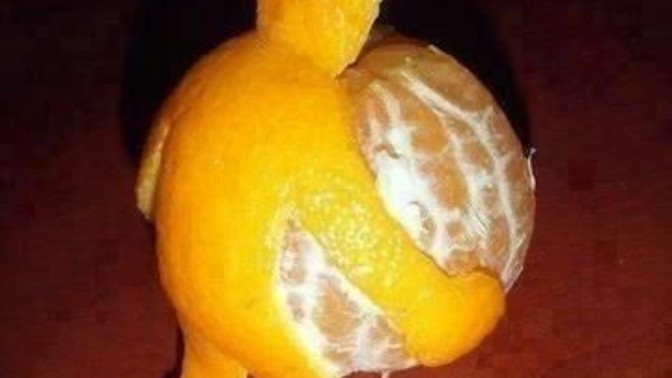 Çoğunluğa uyum sağlamayana neden garipmiş gibi bakıyorlar?