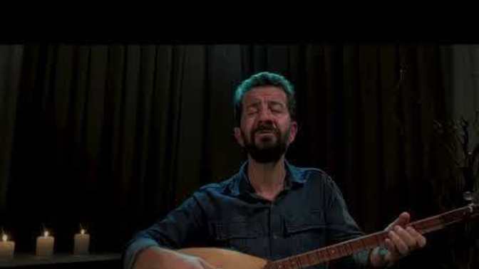 Temizlik , yemek yaparken müzik dinler hatta eşlik eder misiniz?