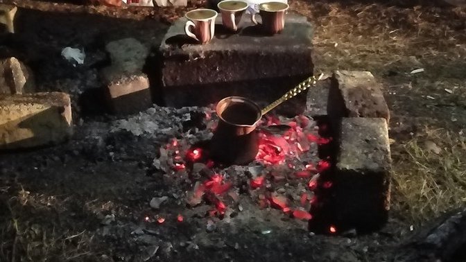 Zifiri karanlıkta kiminle kahve içmek isterdiniz?