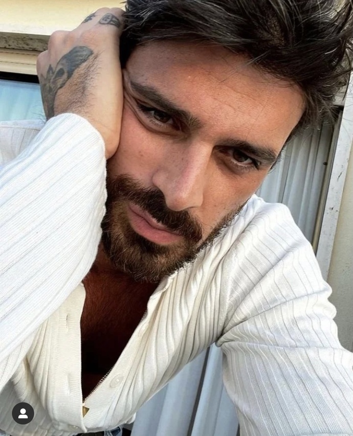 Burak özçivit mi Michelle more mi hangisi daha yakışıklı?
