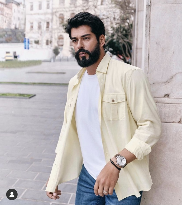 Burak özçivit mi Michelle more mi hangisi daha yakışıklı?