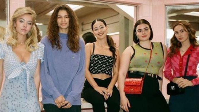 Sizce herkes istediğini giyebilir mi yoksa sadece düzgün fizikliler mi açık giyinebilir?