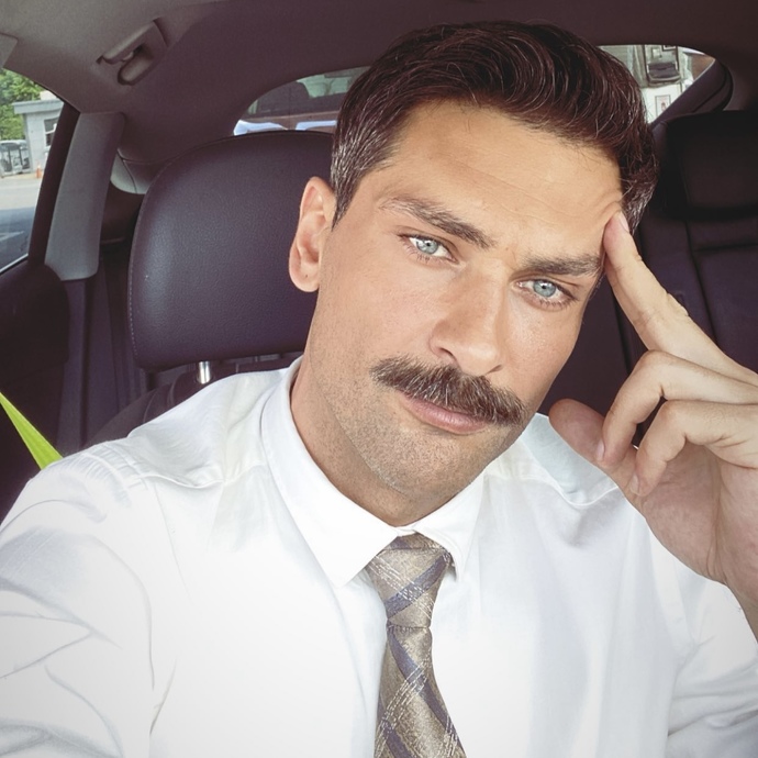 Çok yakışıklı değil miii?