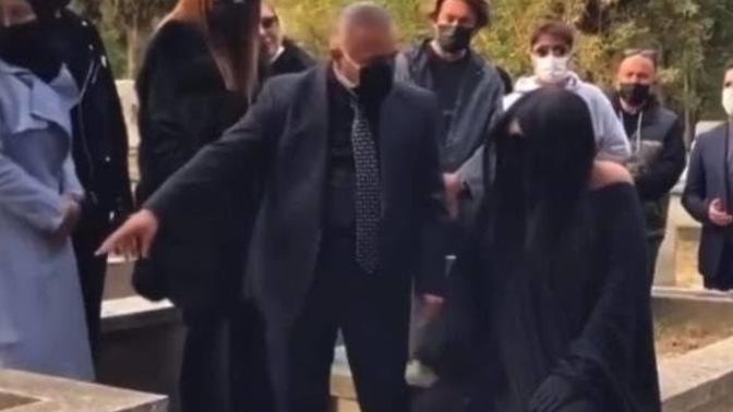 Bülent Ersoy "ben standart mezarlığa sığmam ki " dedi ve viral oldu. Mezarları kişinin kalıba göre mi yapılmalı 🙄🙄?