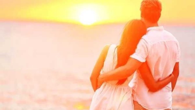 Aşkın ömrüne ömür katan şey sence saf dürüstlük mü yoksa heyecan verici bir gizem mi?