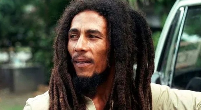 Rasta saç deli dolu erkeklerin saçı mıdır?