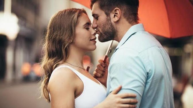 Erkekler mi kadınlar mı daha hızlı aşık oluyor?
