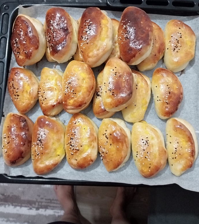 Mis gibi sıcacık poğaçacı geldi hanım acıkan var mı 😂👻?