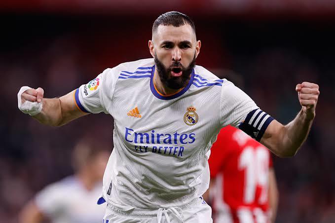 Sizce bu sezon Ballon dor ödülünü Salah mı yoksa Benzema mı hak ediyor?