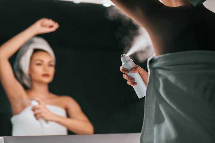 Gün boyunca mis gibi kokmanın yolu, deodorant kullanmaktan mı geçiyor?