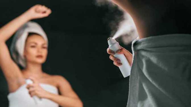 Gün boyunca mis gibi kokmanın yolu, deodorant kullanmaktan mı geçiyor?