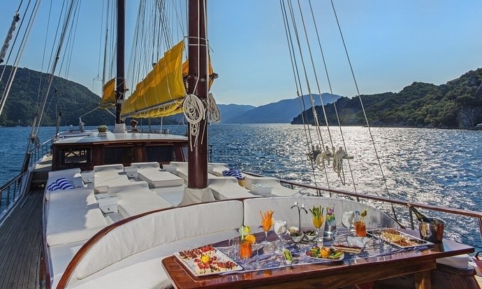 Para sıkıntısı hiç olmasa, kiminle nerde tatil yapmak isterdin🏖?