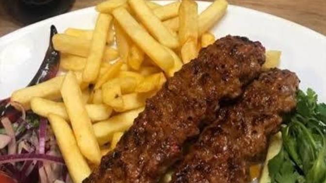 Manitayı ilk buluşmada kebapçıya götürdüm diye masadan kalkıp gitti, kızlar neden böylesiniz😒?