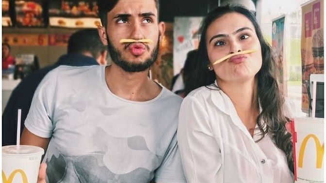 Sevgilim parasız olduğu için herkes bana ayrılmam için baskı yapıyor, ne yapmalıyım?