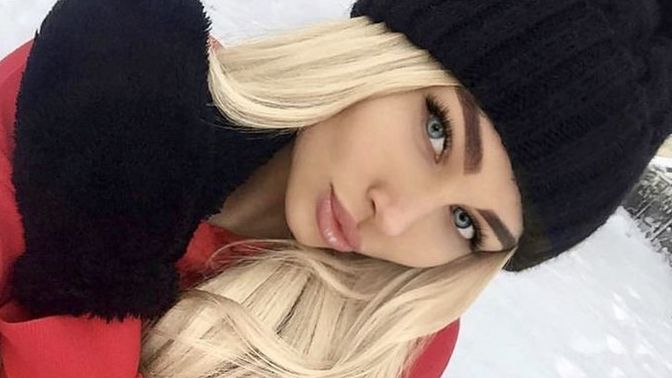 Platin sarısı saçlar Barbie bebek saçını mı andırıyor?