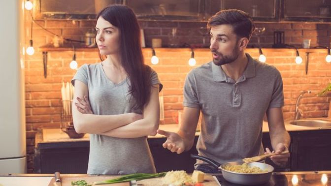 Yemek yapmayı biliyorsan, yapamayan biriyle evlenir misin?
