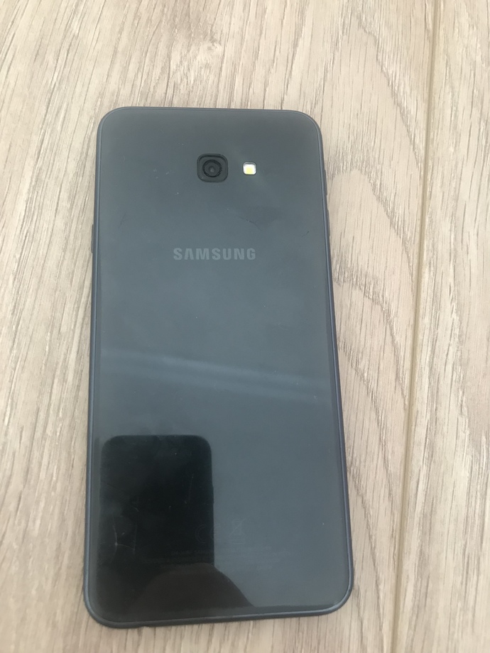 Bu telefonun modeli ne olabilir bilen var mı bi de hafızasına nerden bakabilirim?
