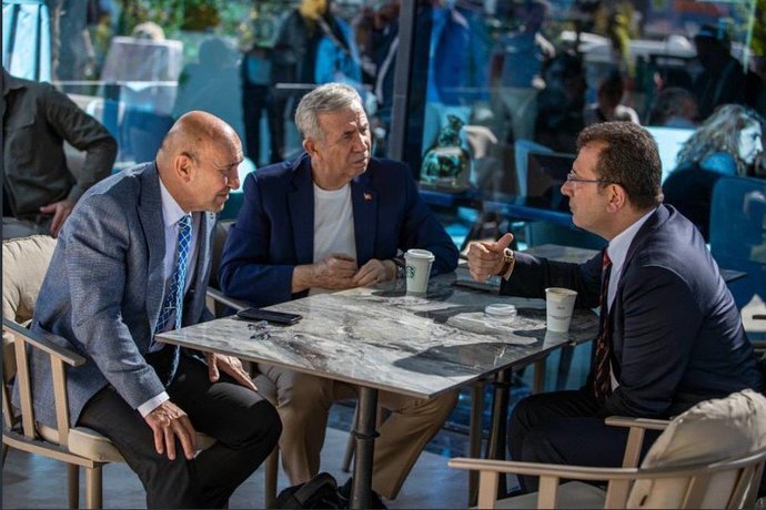 İmamoğlunun starbucks kahvesi içmesi doğru mu?