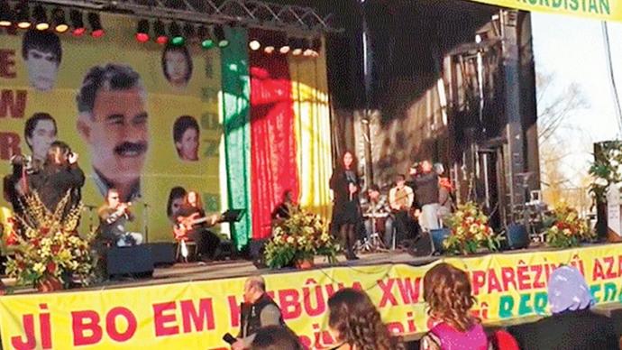 İBBnin terör örgütü propagandası yapan Aynur Doğanı sahneye çıkartması hakkında düşünceleriniz nedir?