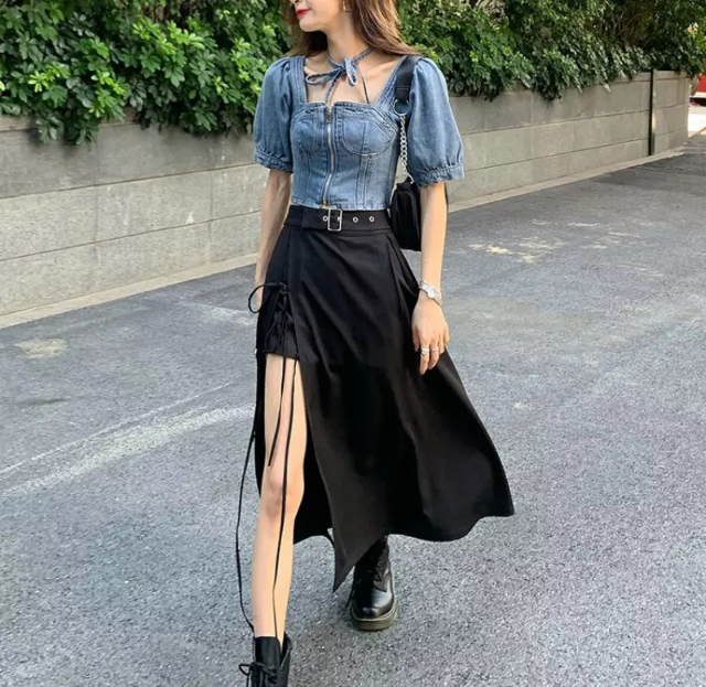 Sizce bir kadını en iyi ve şık gösteren kıyafet ne?