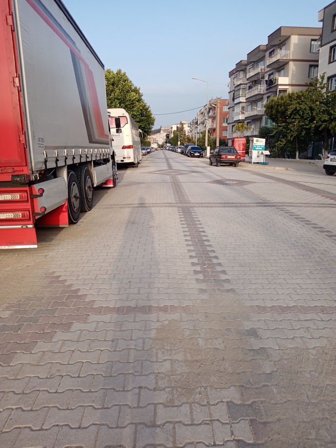 Bomboş sokaklar mı daha korkunç, kalabalık olanlar mı?
