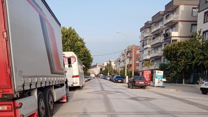 Bomboş sokaklar mı daha korkunç, kalabalık olanlar mı?